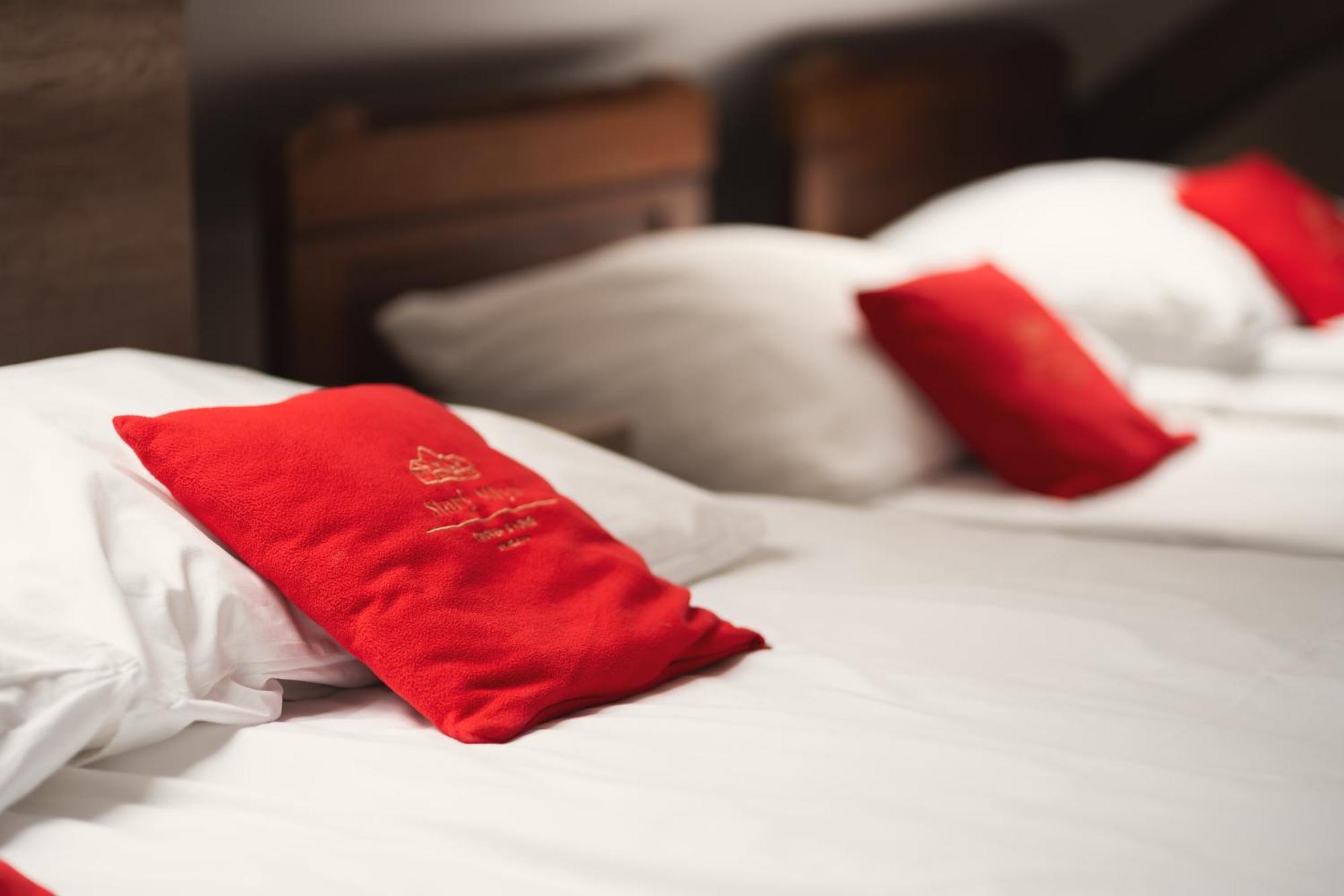Stary Mlyn Strzeszyn Hotel Lubowo  ภายนอก รูปภาพ