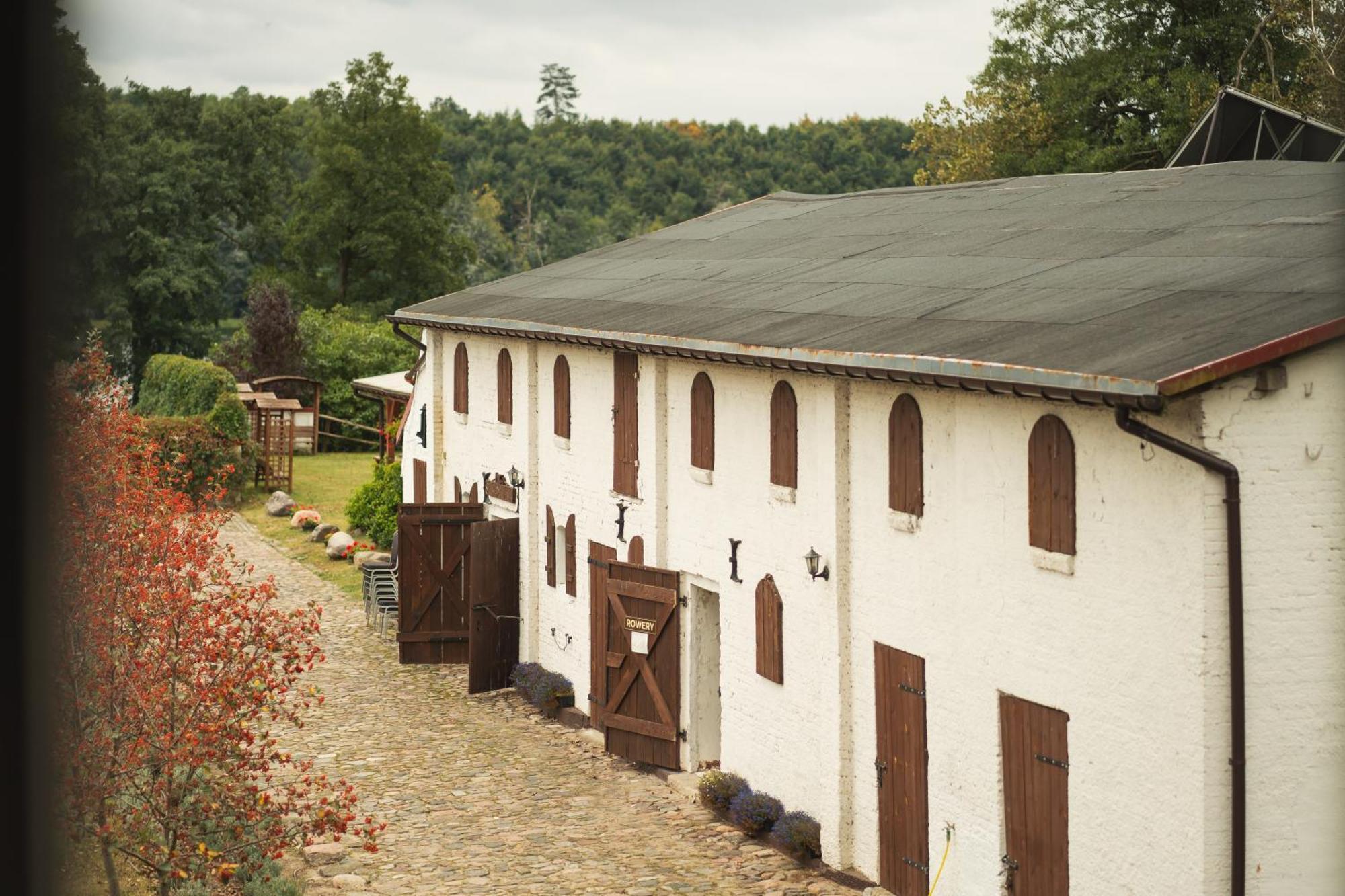 Stary Mlyn Strzeszyn Hotel Lubowo  ภายนอก รูปภาพ