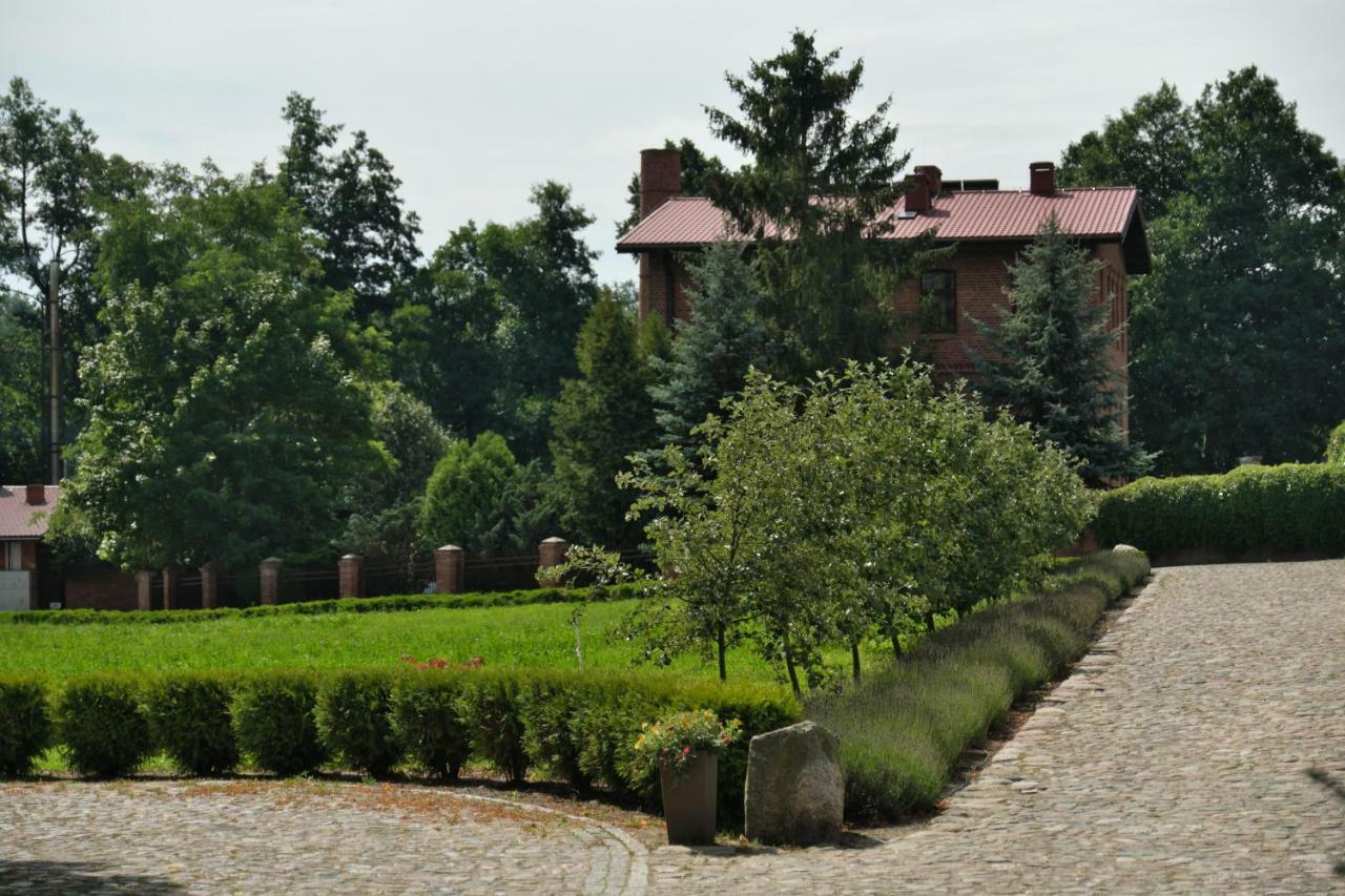 Stary Mlyn Strzeszyn Hotel Lubowo  ภายนอก รูปภาพ